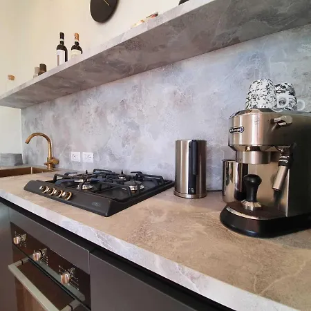 Apartment In Setting *