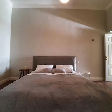 Apartment In Setting *