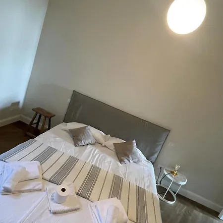 Apartment In Setting *