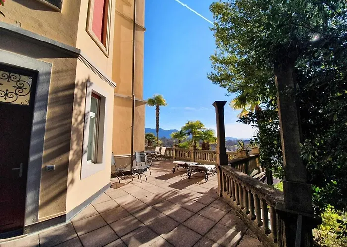 Apartment In Setting *